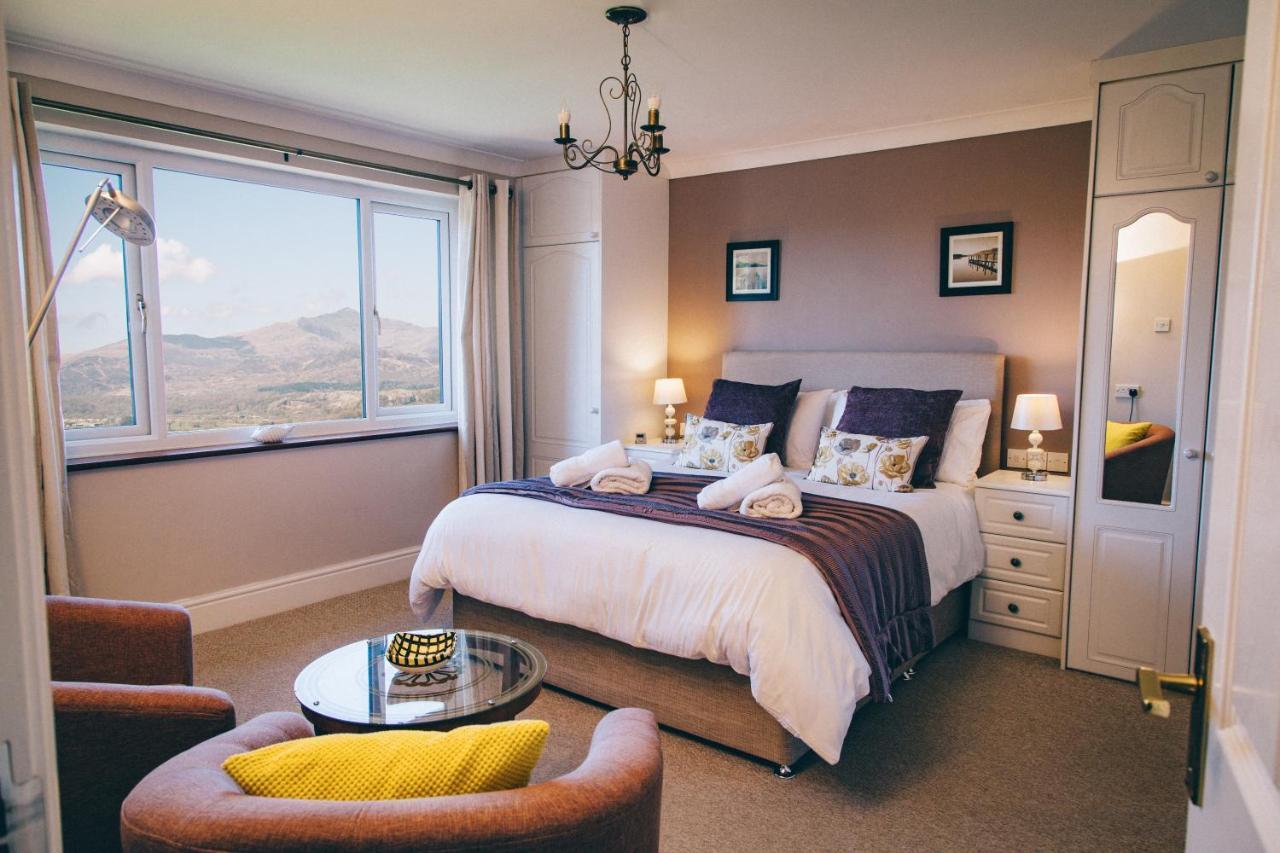 Ferlas Bed And Breakfast Penrhyndeudreath Extérieur photo