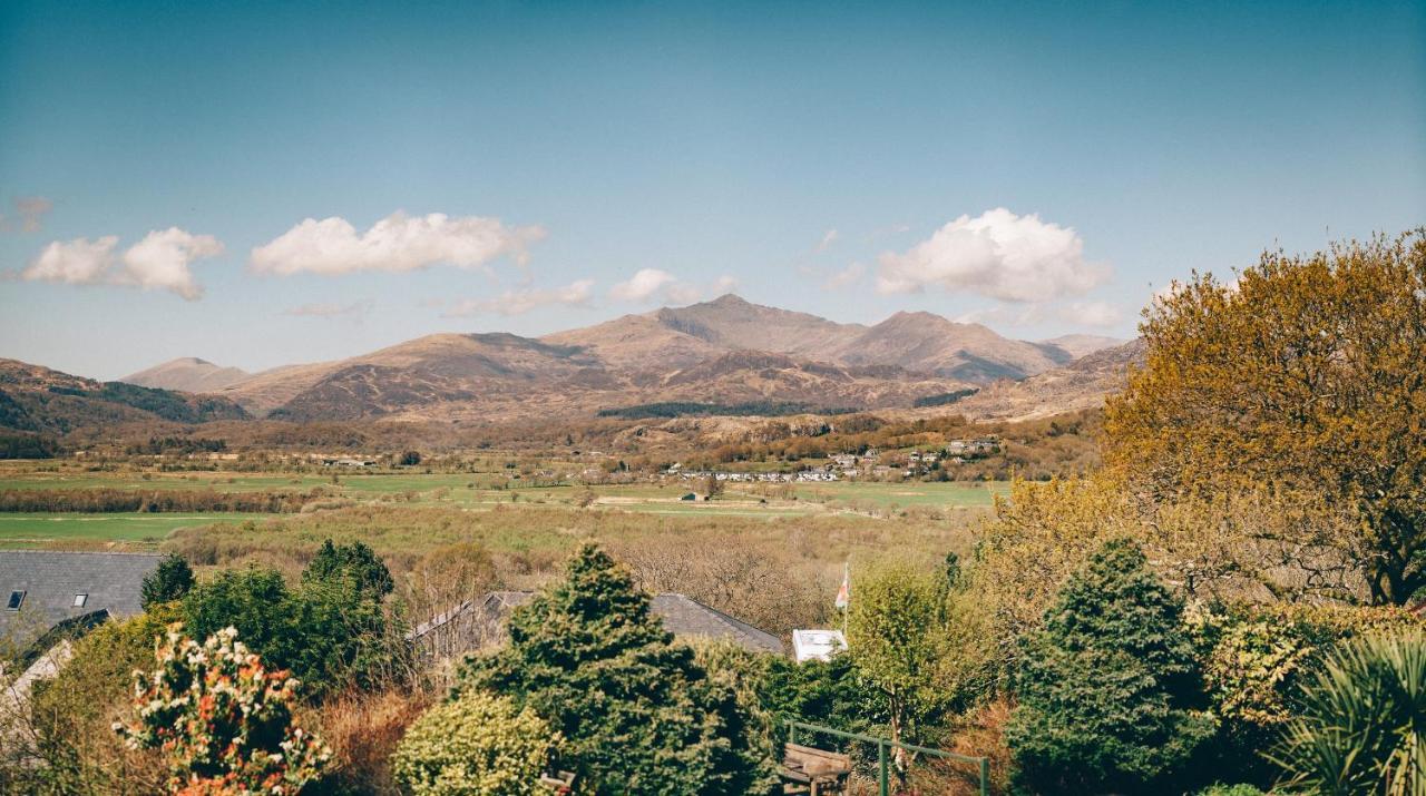 Ferlas Bed And Breakfast Penrhyndeudreath Extérieur photo