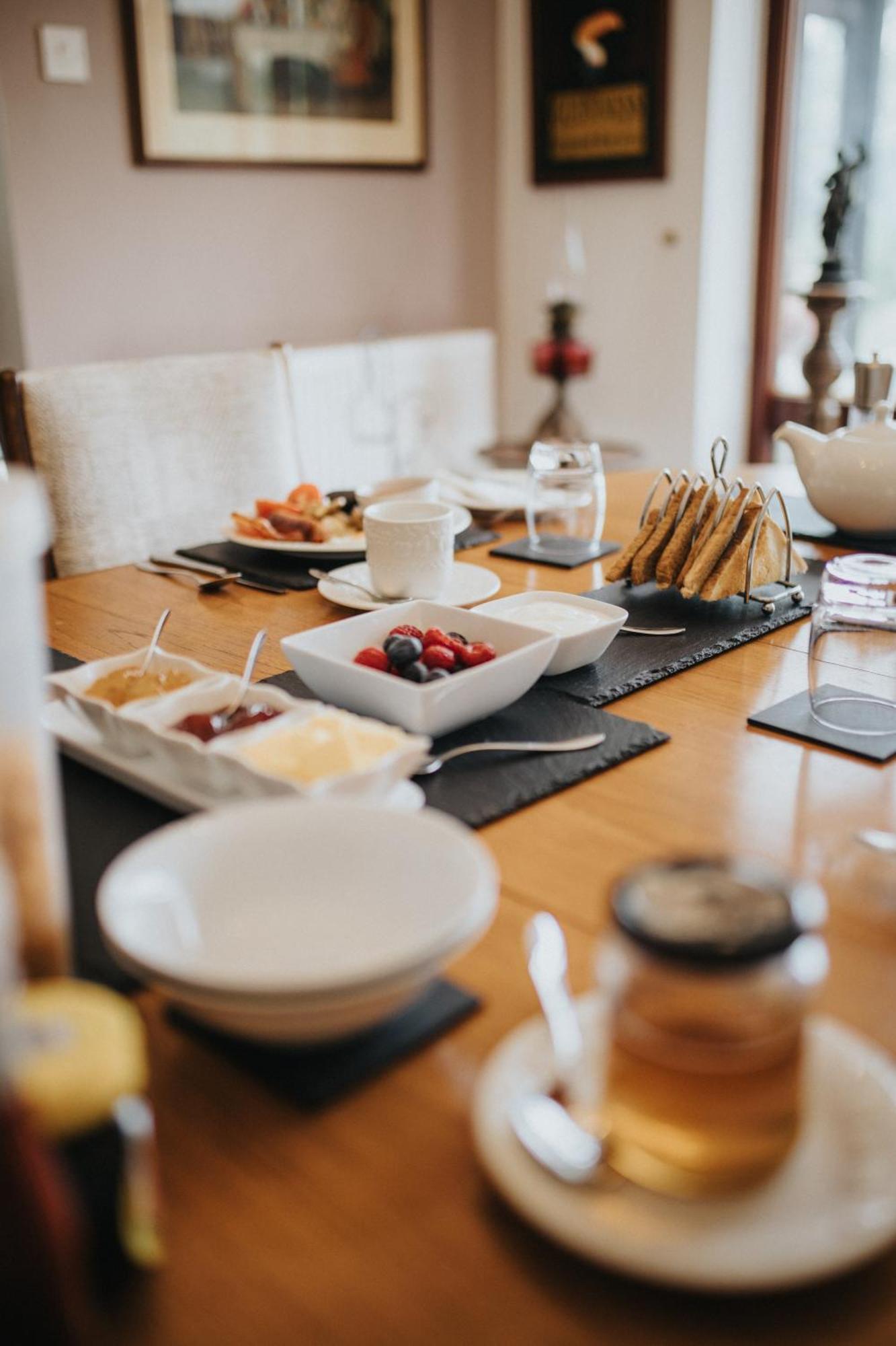 Ferlas Bed And Breakfast Penrhyndeudreath Extérieur photo